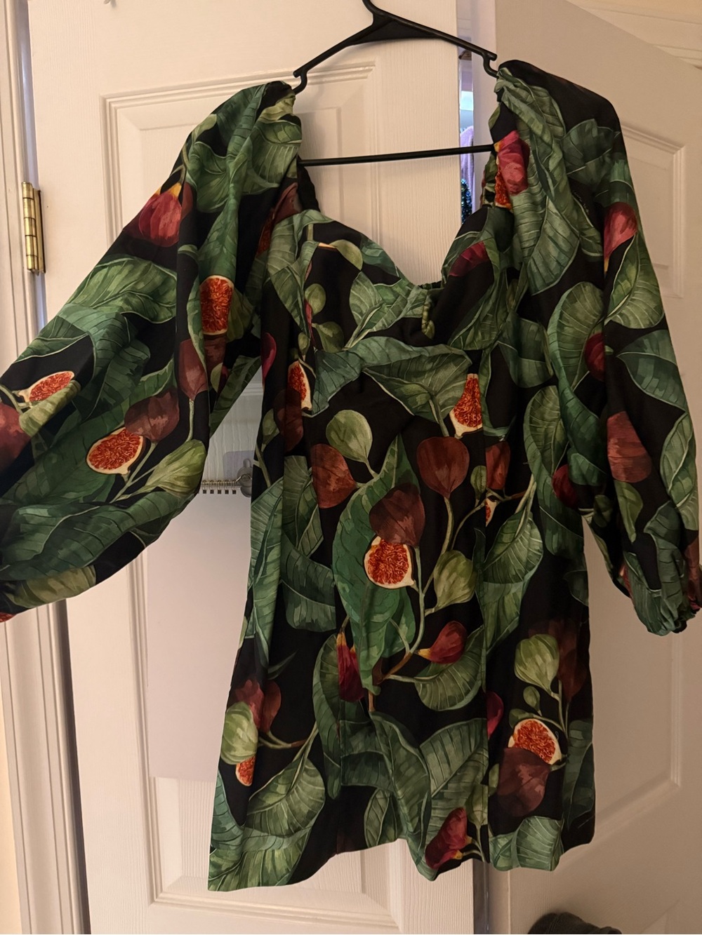 Women’s Black Fig-Print Puff Sleeve Top